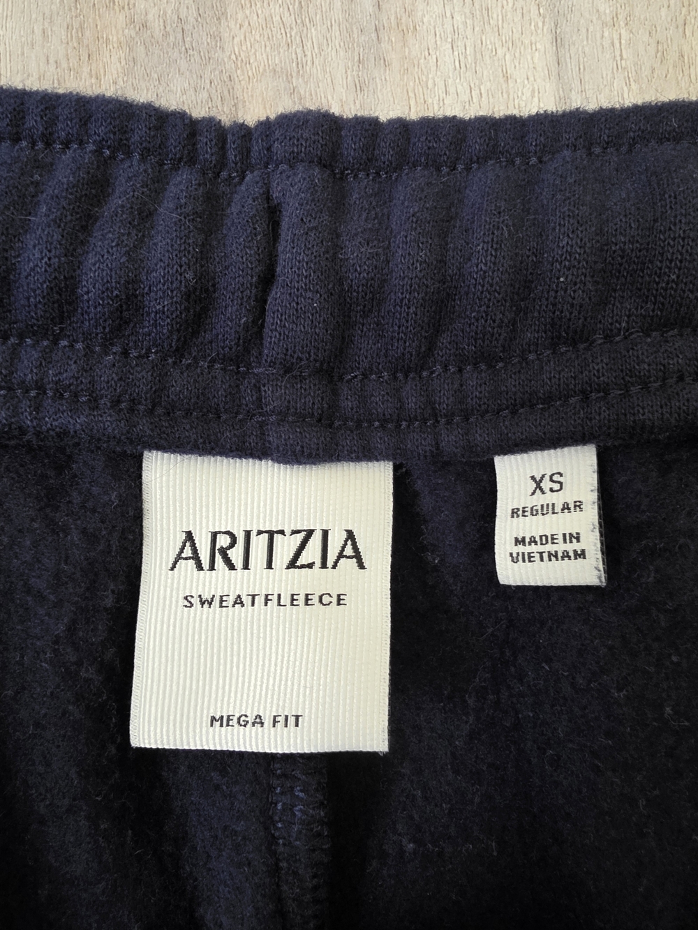 Aritzia Cozy Sweatfleece Mega Straight™ Sweatpant Size XS - Picture 9 of 16